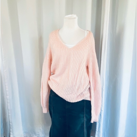 Gap V-neck sweater. Size small. - Picture 2 of 8